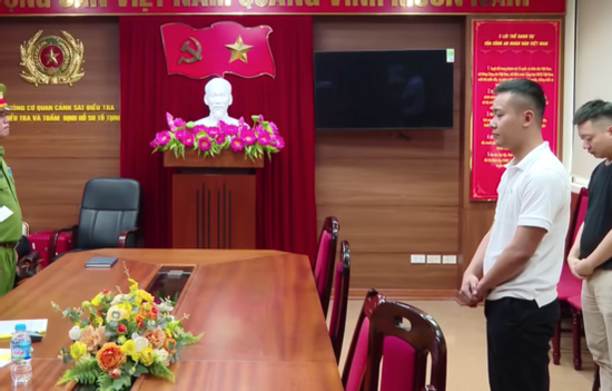 Clip toàn cảnh Quang Linh Vlog, Hằng Du Mục thời điểm bị bắt cùng 3 người khác