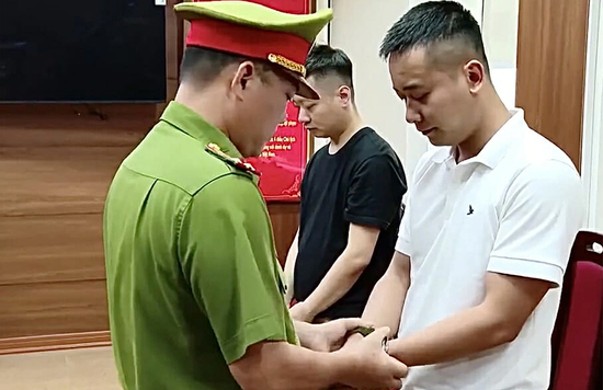 Cộng đồng 'Cuộc sống ở châu Phi' chấn động trước tin Quang Linh Vlogs bị bắt