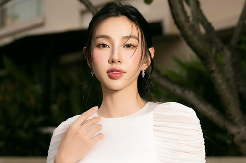 Hoa hậu Thuỳ Tiên bị tạm hoãn xuất cảnh 2 tháng