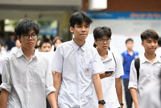 Tuyển sinh lớp 10 ở Hà Nội: Băn khoăn điểm chênh giữa hai nguyện vọng