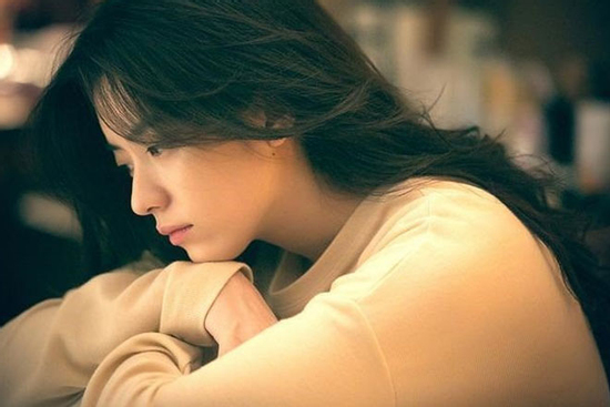 Phát hiện chồng ngoại tình, nhưng nhớ đến cuốn sổ tiết kiệm anh vừa đưa khiến tôi 'quay xe'