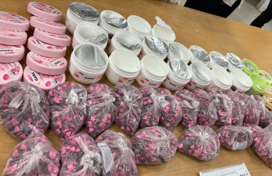 Bắt giữ nghi phạm 9X, thu giữ 15,8kg thuốc lắc ngụy trang trong thùng kẹo