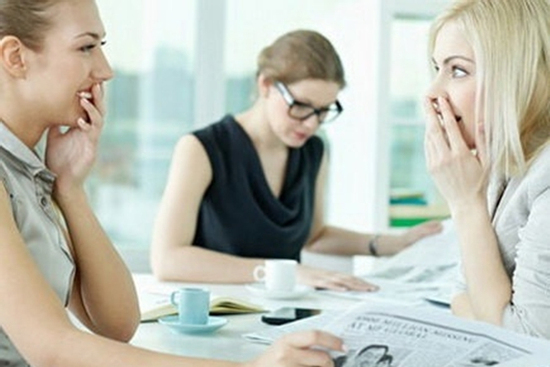 Người EQ thấp có 8 thói quen độc hại khiến người khác không thể thân thiết nổi