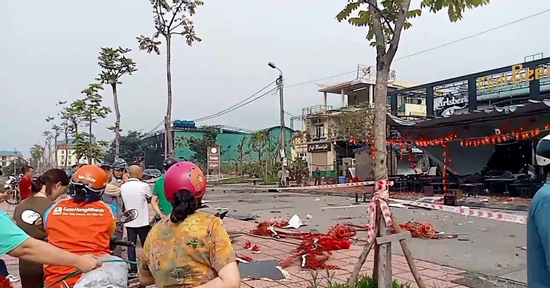 Nổ lớn tại nhà hàng ở Quảng Ninh, 3 nhân viên bị thương