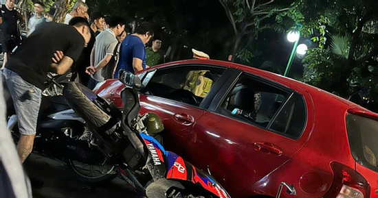 Vụ tai nạn liên hoàn ở Hà Nội: Nạn nhân kể lại giây phút bị ô tô tông trúng, tỉnh dậy đã ở trong viện