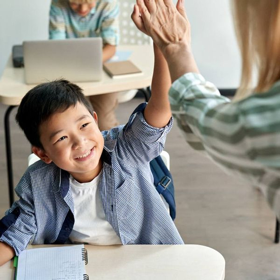 Cha mẹ dạy con 9 kỹ năng này: Sau này xã hội biến động ra sao cũng không lo bị đào thải!