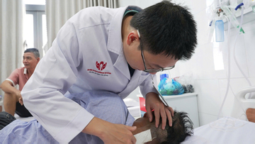 Người đàn ông gãy cột sống cổ suýt liệt tứ chi vì tai nạn bất ngờ