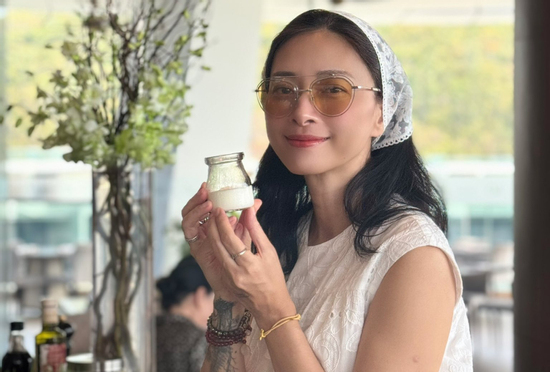 Sắc vóc đời thực của mỹ nhân Vbiz vừa thông báo mang thai ở tuổi 46
