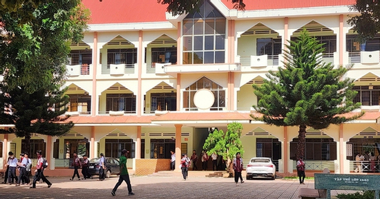 Vụ nhiều học sinh lớp 12 