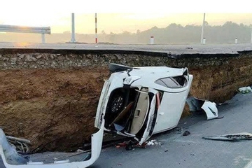 Vụ sụt lún khiến ô tô, xe máy rơi xuống hố ở Tây Ninh: Cục Đường bộ Việt Nam lên tiếng
