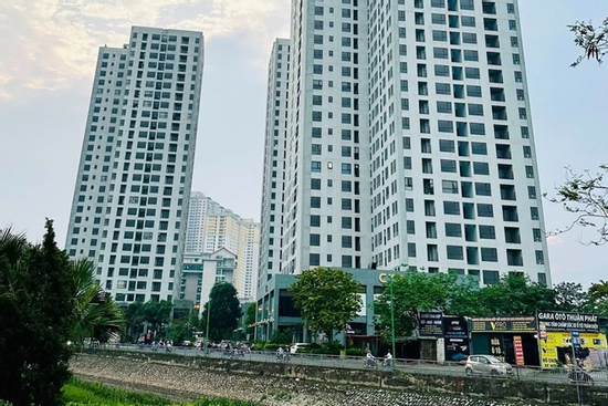 Chung cư nghìn tỷ bên sông Tô Lịch: 5 năm vẫn lác đác cư dân, đèn tắt triền miên