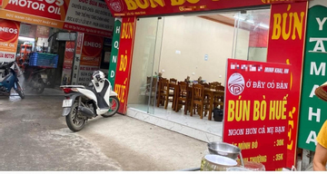Quán bún bò ở Hà Nội nhận 'bão chỉ trích' vì bảng quảng cáo gây tranh cãi