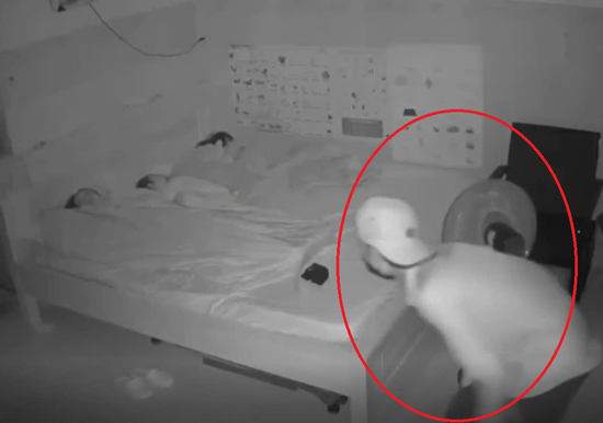 Xem lại camera, người phụ nữ ở Bình Dương hoảng hồn thấy trộm đột nhập