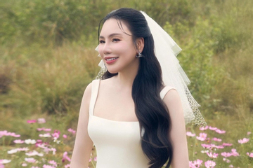 Ca sĩ Hồ Quỳnh Hương kết hôn ở tuổi 45
