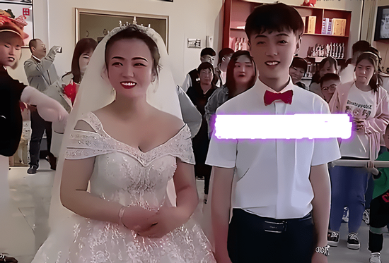 Chàng trai 20 tuổi cưới vợ già hơn 16 tuổi, cái kết thật bất ngờ