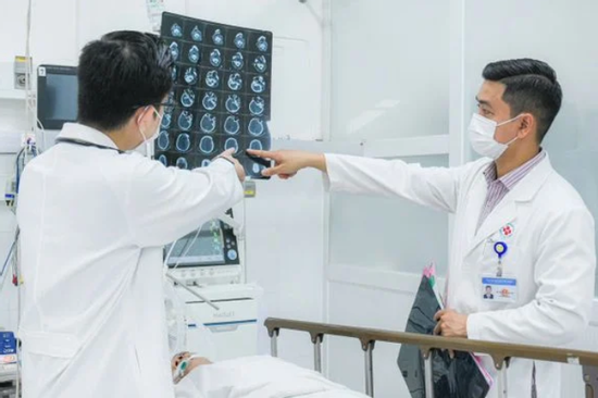 Cô gái 21 tuổi đột quỵ, chuyên gia cảnh báo khẩn