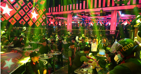 Cuộc đột kích quán bar Paris Night Club lúc nửa đêm 'vén màn' sự thật bên trong
