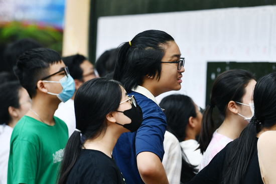Cuộc đua nóng: Gần 30.000 học sinh Hà Nội không có chỗ vào lớp 10 công lập