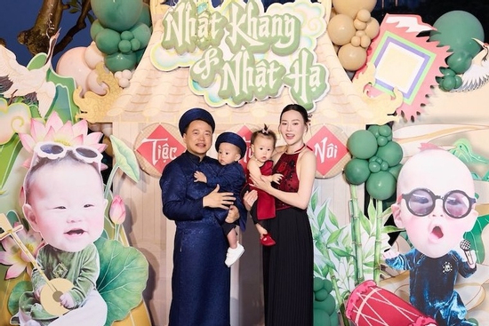 Diễn viên Phương Oanh rất 'tình' bên Shark Bình ở tiệc thôi nôi của 2 con