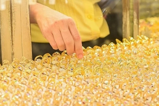 Liên tục đi xuống, giá vàng có thể rơi về mốc 100 triệu đồng/lượng?