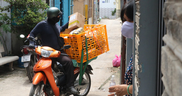 Quét mã QR chuyển khoản của shipper, tài khoản ngân hàng của người phụ nữ Hà Nội bị trừ liên tục từ 2 triệu đến 900 triệu đồng