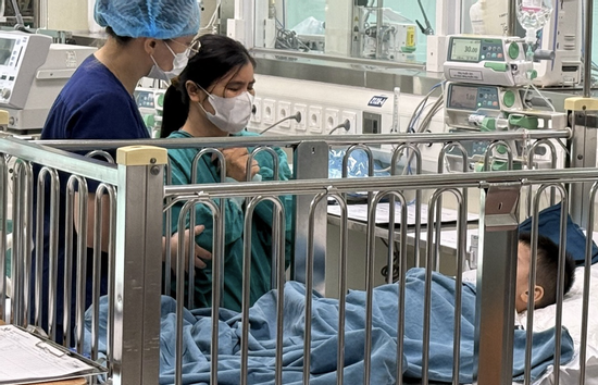 Bé trai trong vụ BVĐK tỉnh Nam Định bị tố 'nộp đủ tiền mới cấp cứu' xuất viện