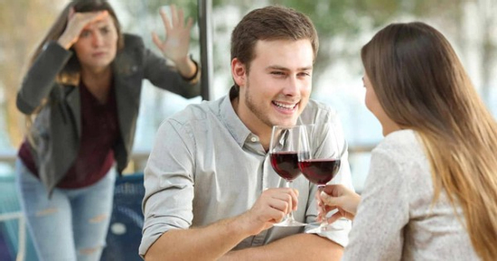 Choáng vì chồng của chị đồng nghiệp thân thiết buông lời tán tỉnh