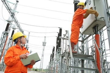 Giá điện tăng 4,8%, doanh nghiệp đau đầu lo chi phí