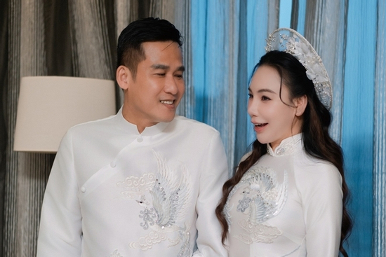 Hé lộ hình ảnh đầu tiên của Hồ Quỳnh Hương và chồng doanh nhân hơn 2 tuổi