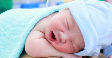 Khẩn trương rà soát, sửa đổi quy định về số con được sinh, có chính sách hỗ trợ khi sinh trước 35 tuổi