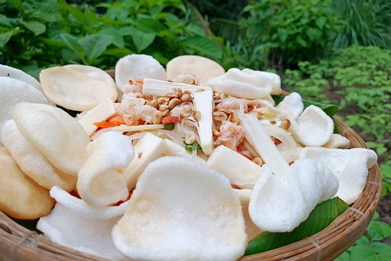 Đặc sản 'xa xỉ' trắng nõn nà, đốn cả cây cao hàng mét mới thu được vài kg