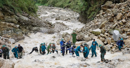 Đại tá Công an kể về 8 tiếng tìm kiếm 5 người bị vùi lấp ở dự án thủy điện