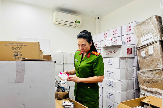 Diễn biến mới vụ dược sĩ làm 100 tấn thực phẩm chức năng, thiết bị y tế giả bán cả vào bệnh viện