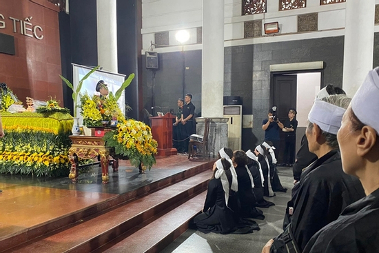 ‘Hôm nay, tôi dự một đám tang rất khác thường’