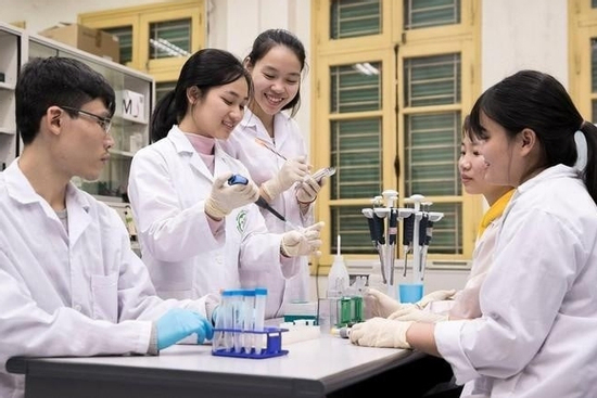 Học phí các trường Y Dược tăng cao trong năm 2025