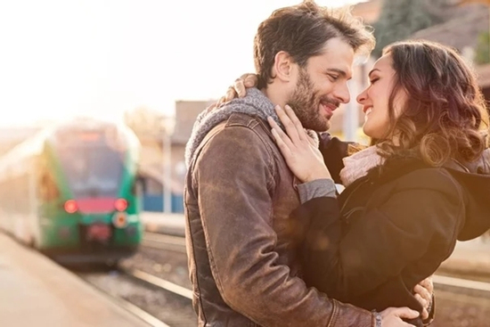 6 dấu hiệu cho thấy đàn ông chỉ giả vờ yêu bạn