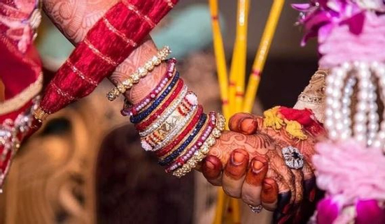Gia đình cô dâu, chú rể ẩu đả dữ dội ngay trong đám cưới vì lý do 