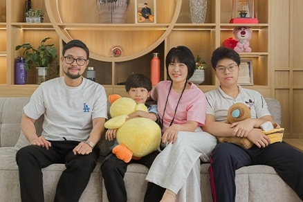 Nam diễn viên quê Hưng Yên - ông bố 'ướt át' phim 'Cha tôi, người ở lại' và lần hiếm hoi đưa vợ con 'lên sóng'