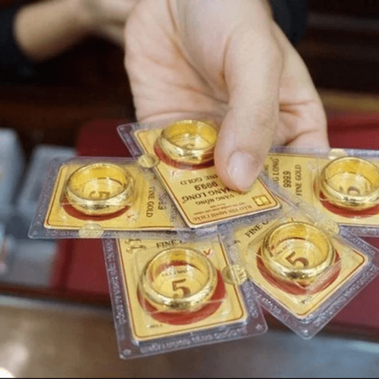 Cho bạn vay “nóng” 3 lượng vàng vào hôm lập đỉnh 124 triệu đồng/lượng, người phụ nữ mất ngủ vì giá vàng biến động, lao dốc từng ngày