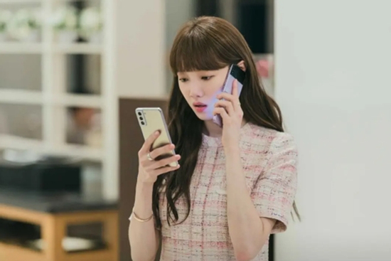 Con trai rất quấn bà nội, tôi gọi điện mời mẹ chồng lên thăm cháu ốm, bà hỏi một câu khiến tôi nghẹn lòng!