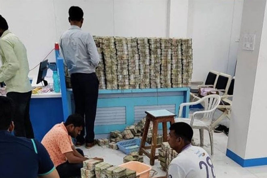 Tịch thu 32 kg vàng trị giá 42 tỷ đồng cùng hơn 160 tỷ tiền mặt từ chủ một doanh nghiệp bất động sản, mất tới 13 tiếng chỉ để kiểm kê