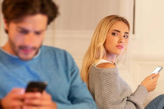 Xấu hổ vì vợ ghen tuông kiểm soát, 1 tấm ảnh chụp chung với đồng nghiệp cũng sống không yên ổn