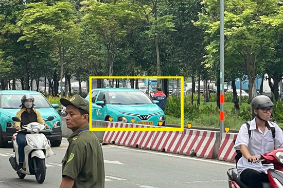 Taxi điện chạy ngược chiều gây tai nạn chết người ở cửa ngõ TPHCM