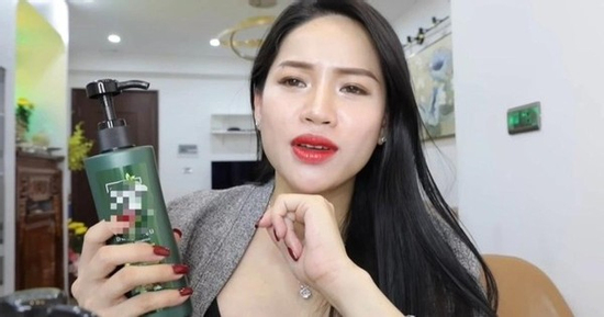 Chiến thần Võ Hà Linh nhiều lần livestream dậy sóng, bán hàng rẻ như cho