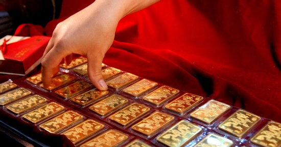 Giá vàng trong nước 'vượt mặt' thế giới