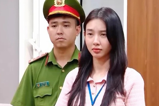 Hoa hậu Nguyễn Thúc Thùy Tiên bị tước danh hiệu Gương mặt trẻ Việt Nam tiêu biểu