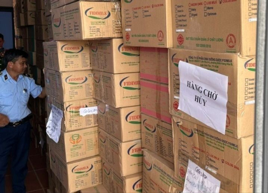 Phát hiện gần 25 tấn sữa bột không rõ nguồn gốc ở Long An
