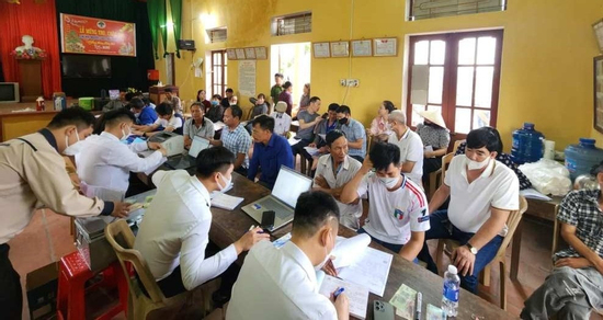 Vụ đài hóa thân ở Nam Định bị tố 'chặt chém': Ngày đầu trả lại tiền, có người thất vọng vì quá ít