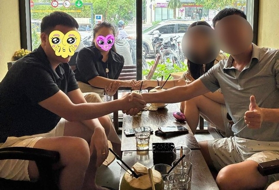 Vụ gia đình PTTC “mất tai nghe”: Từ hình mẫu TikTok đến khủng hoảng truyền thông