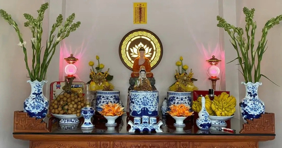 Đây là những vật dụng tuyệt đối không đặt trên bàn thờ